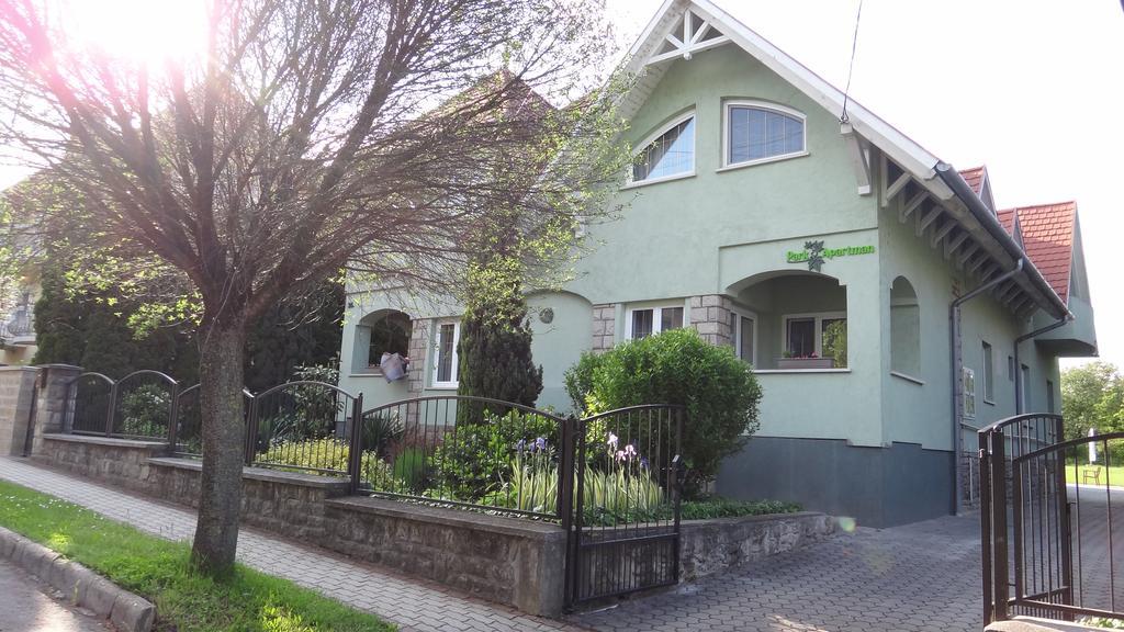 Park Apartman Hévíz Esterno foto